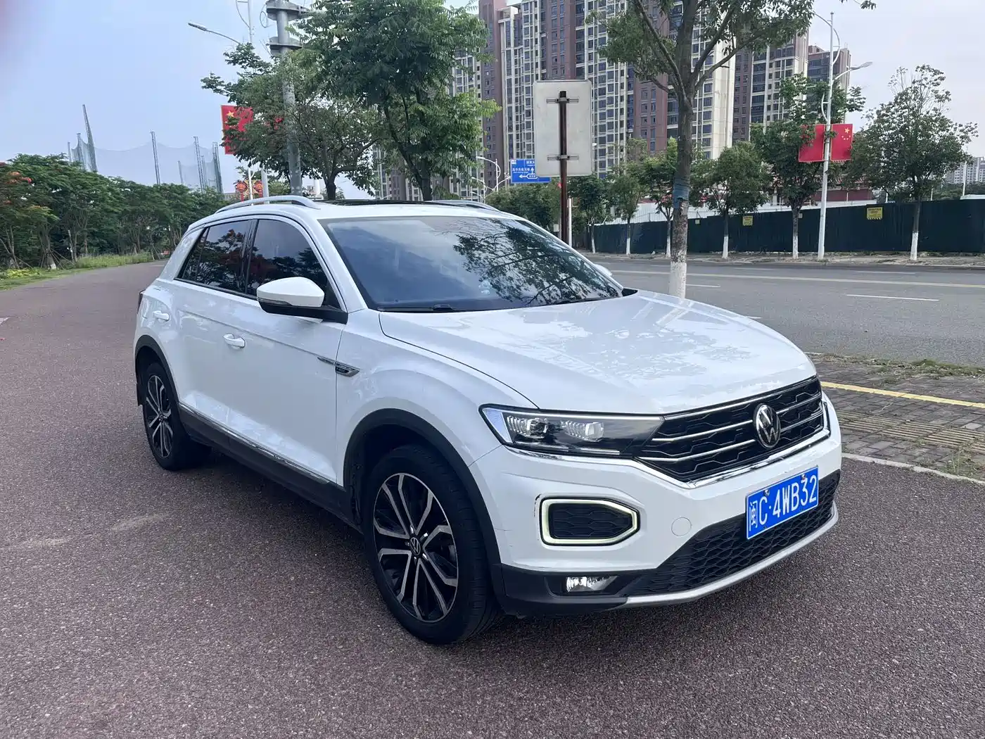 Photo 2 - Volkswagen T-ROC
