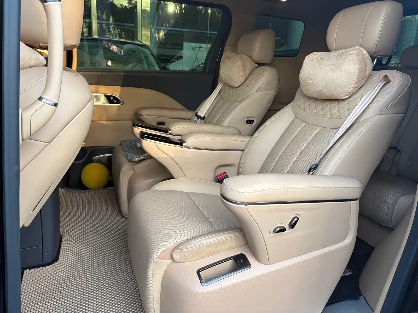 صورة 7 - Hongqi HQ9 PHEV