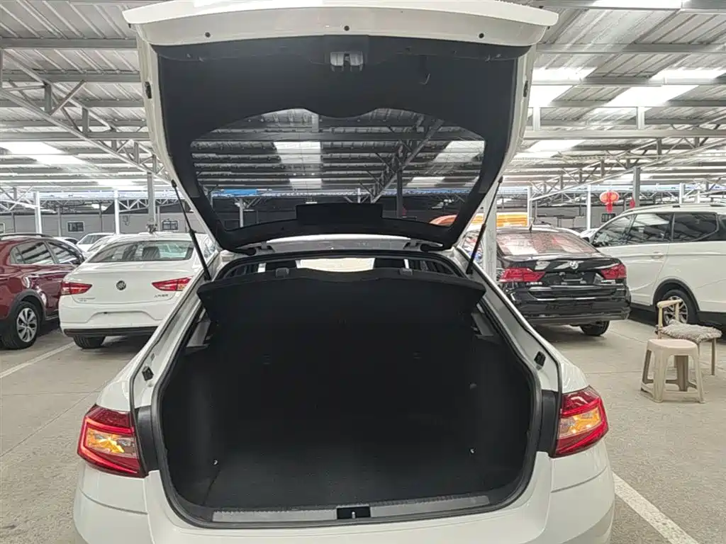 Škoda Octavia 2019 1.5L Automatic Luxury Edition фото 19