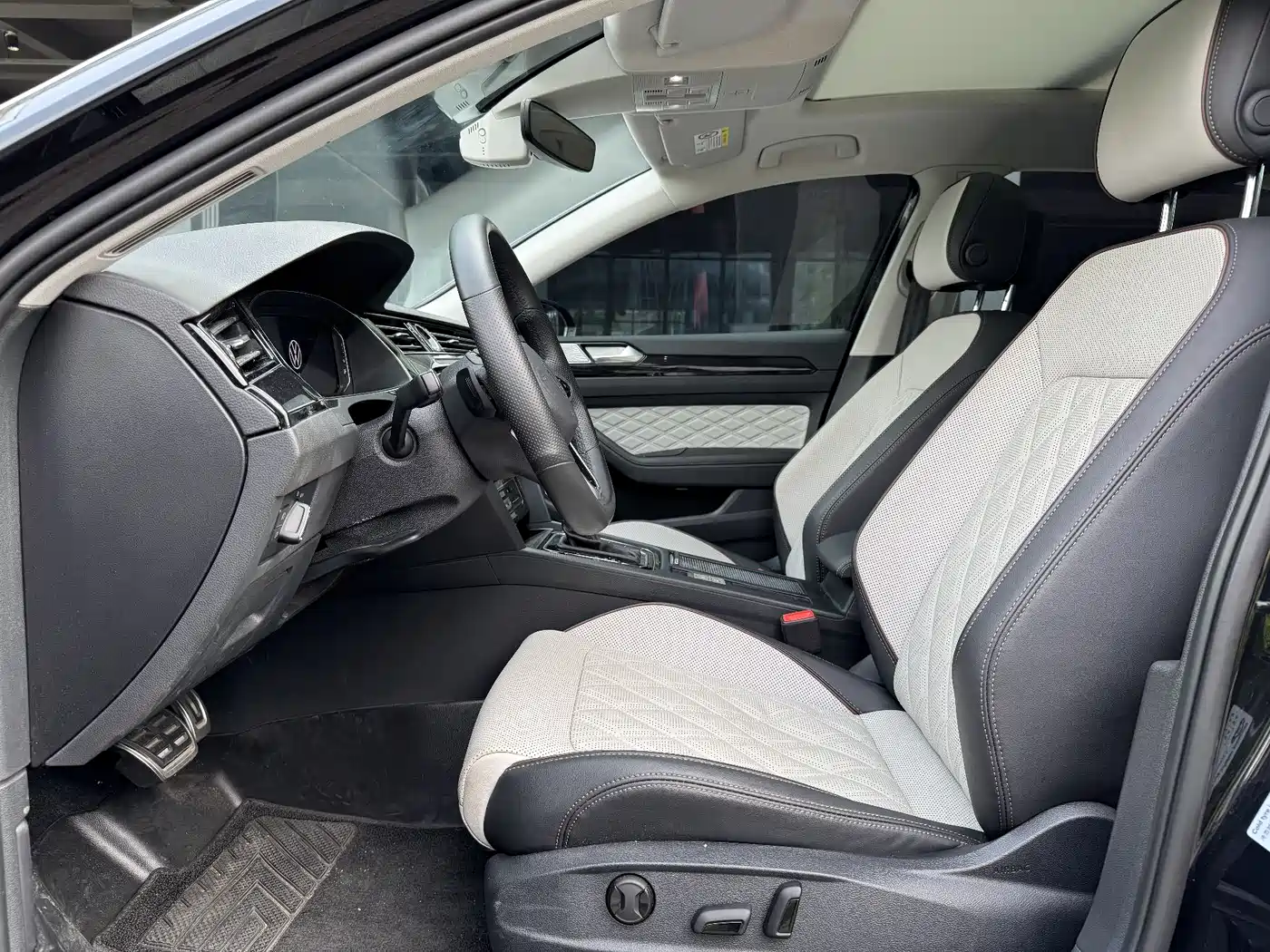 Volkswagen Magotan 2023 Model 2 Million Commemorative Edition 330TSI DSG Luxury фото 7