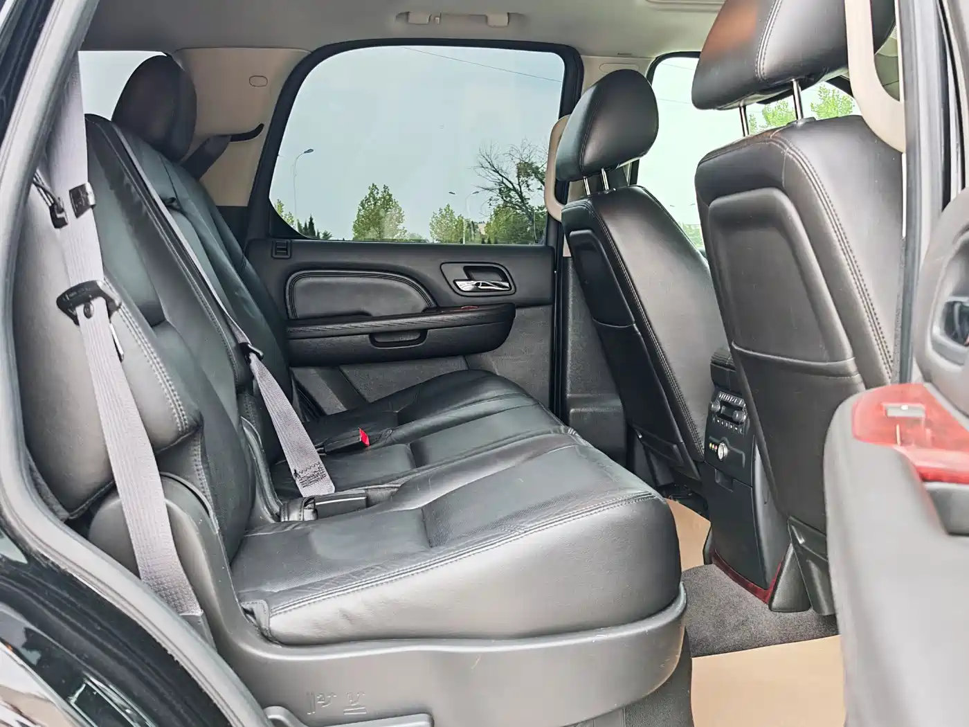 Cadillac Escalade 2010 6.0 Hybrid фото 12