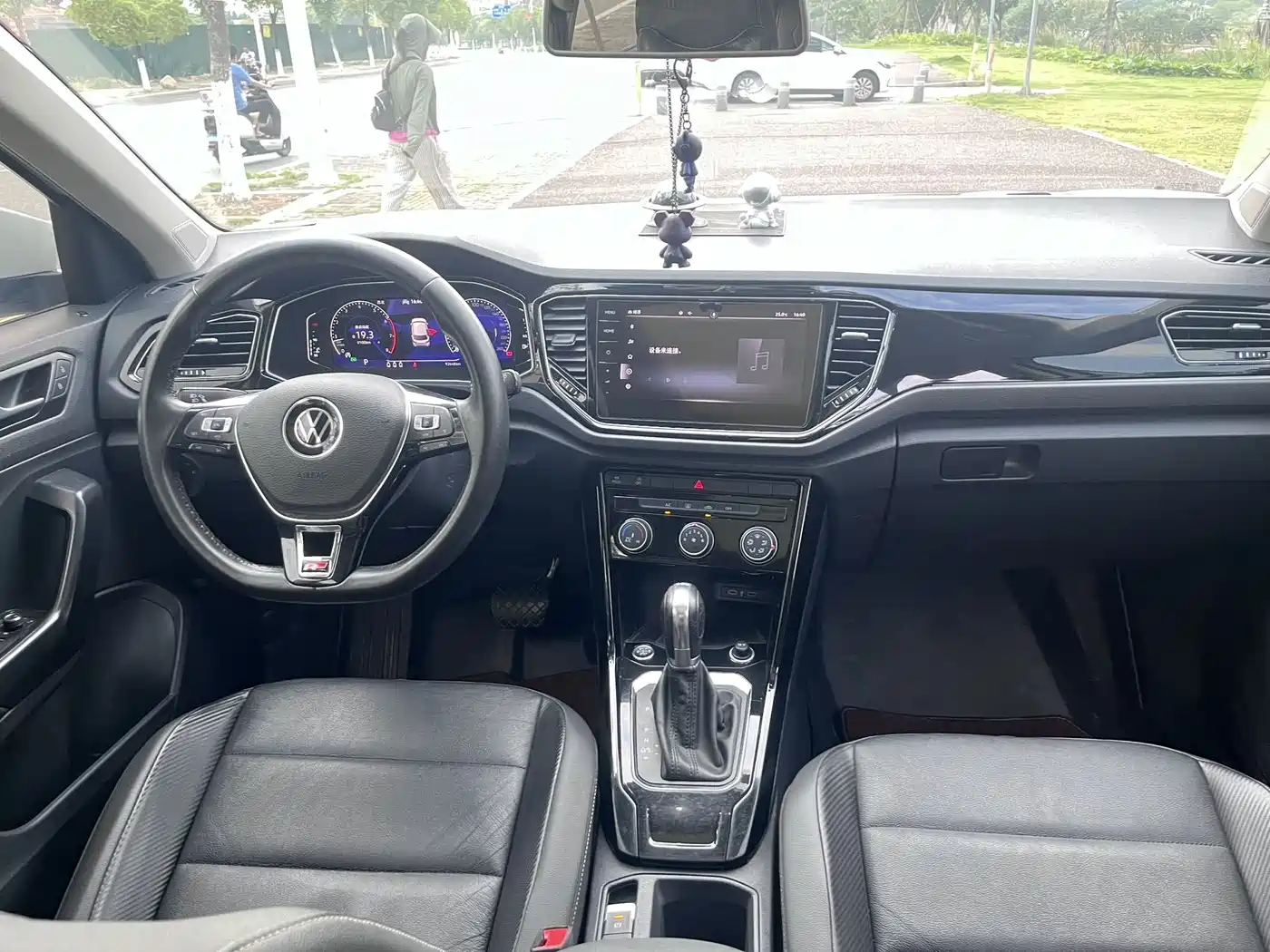 Photo 7 - Volkswagen T-ROC
