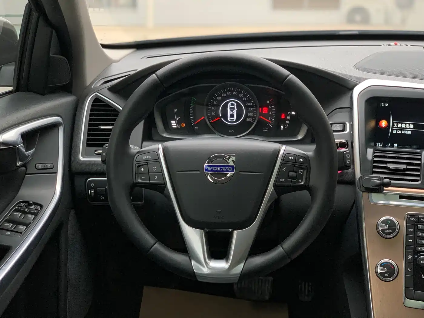 Фото 10 - Volvo XC60