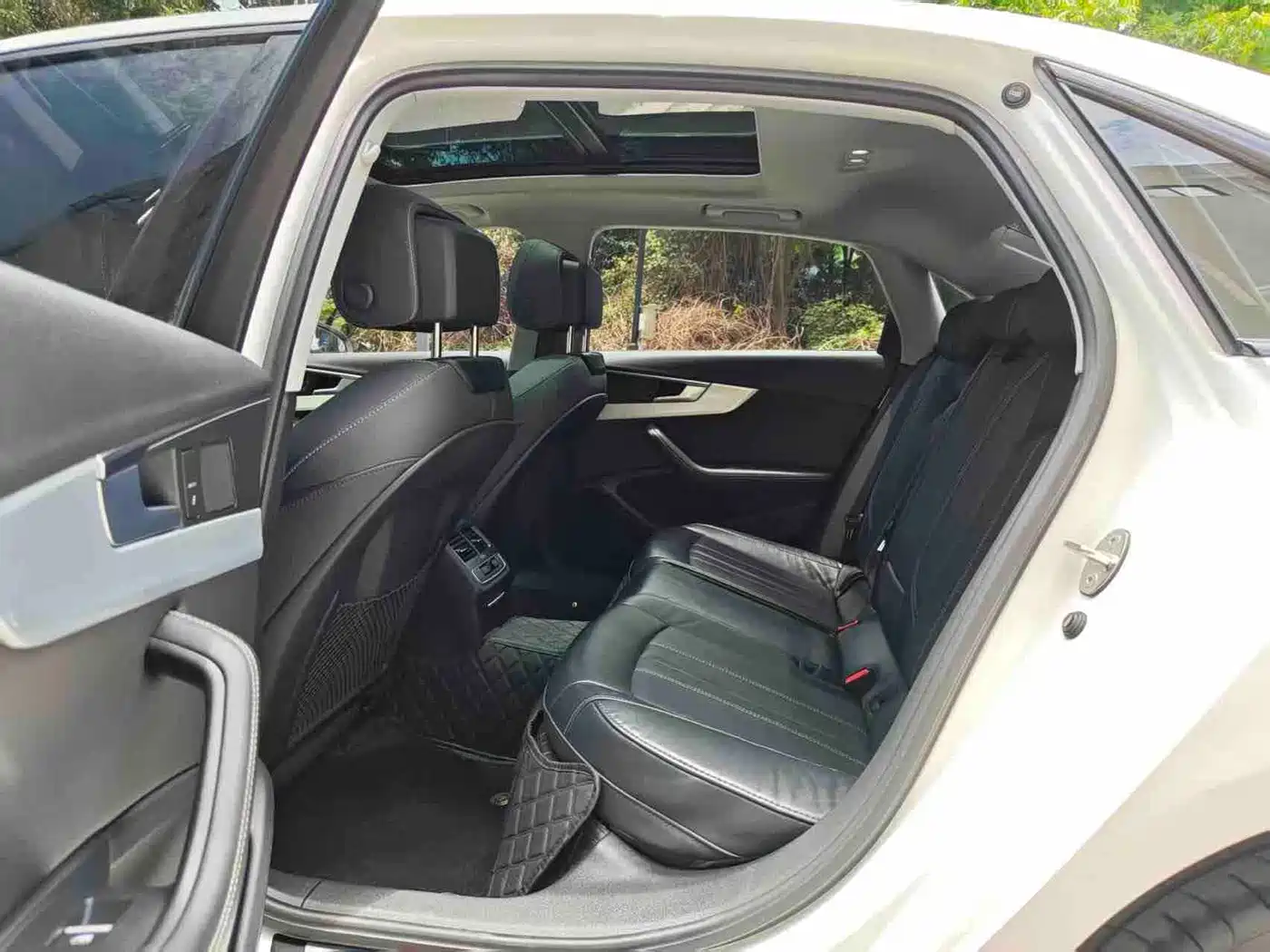 Фото 6 - Audi A4L
