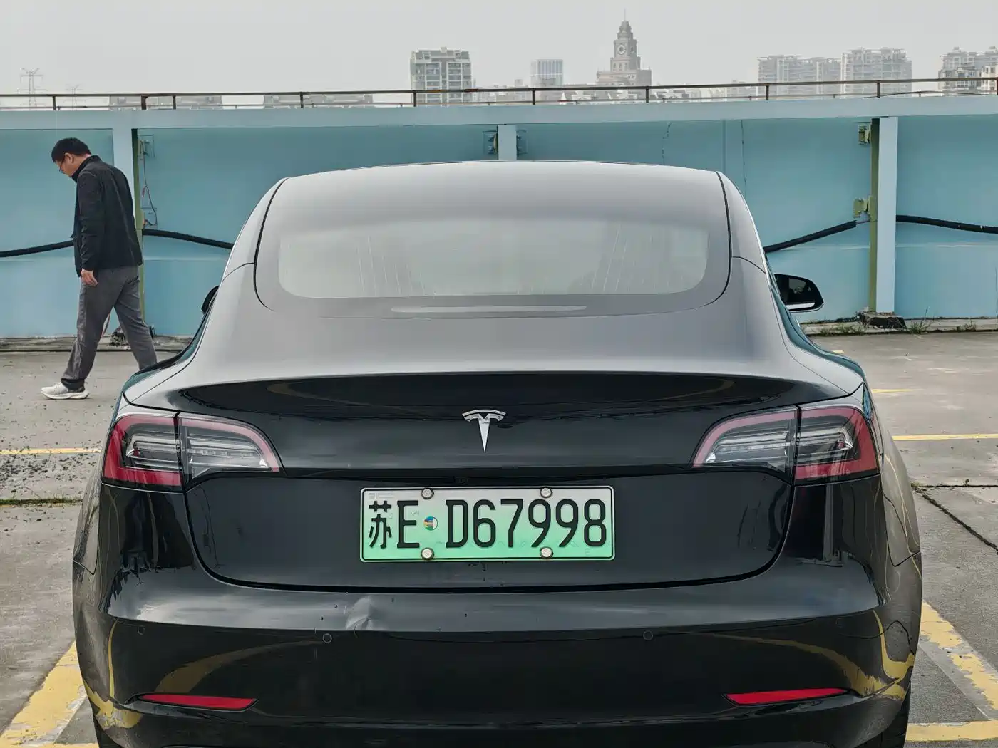 TESLA MODEL 3
