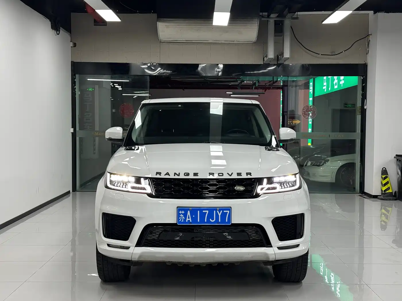 Land Rover Range Rover Sport 2014 3.0 SC V6 HSE фото 2