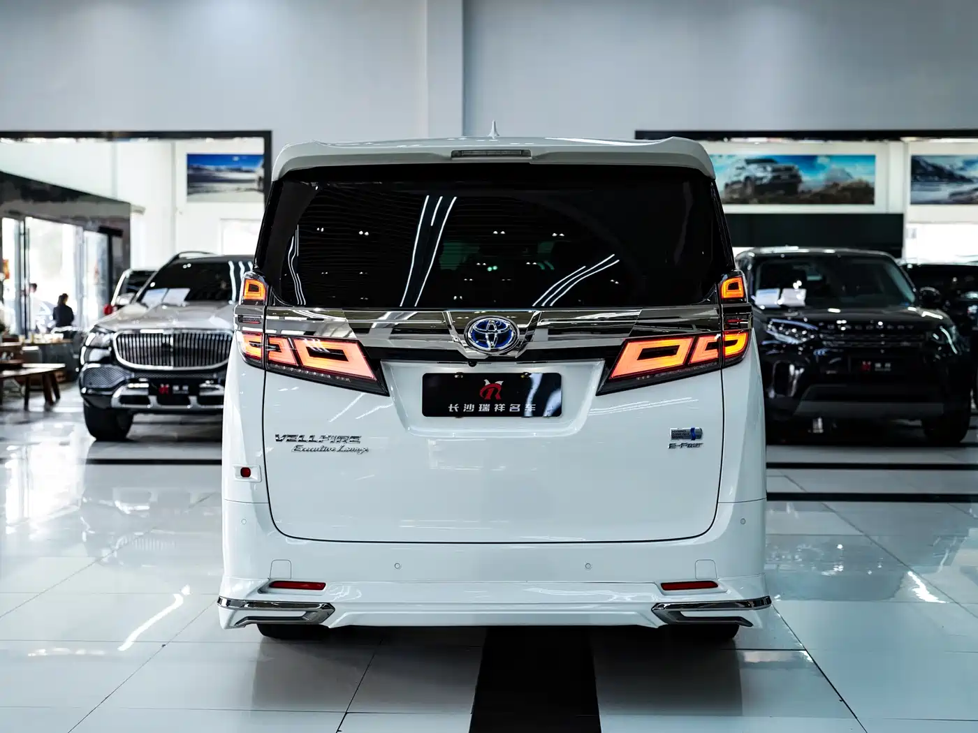 Toyota Vellfire 2020 Twin Engine 2.5L HV Premium Edition фото 20