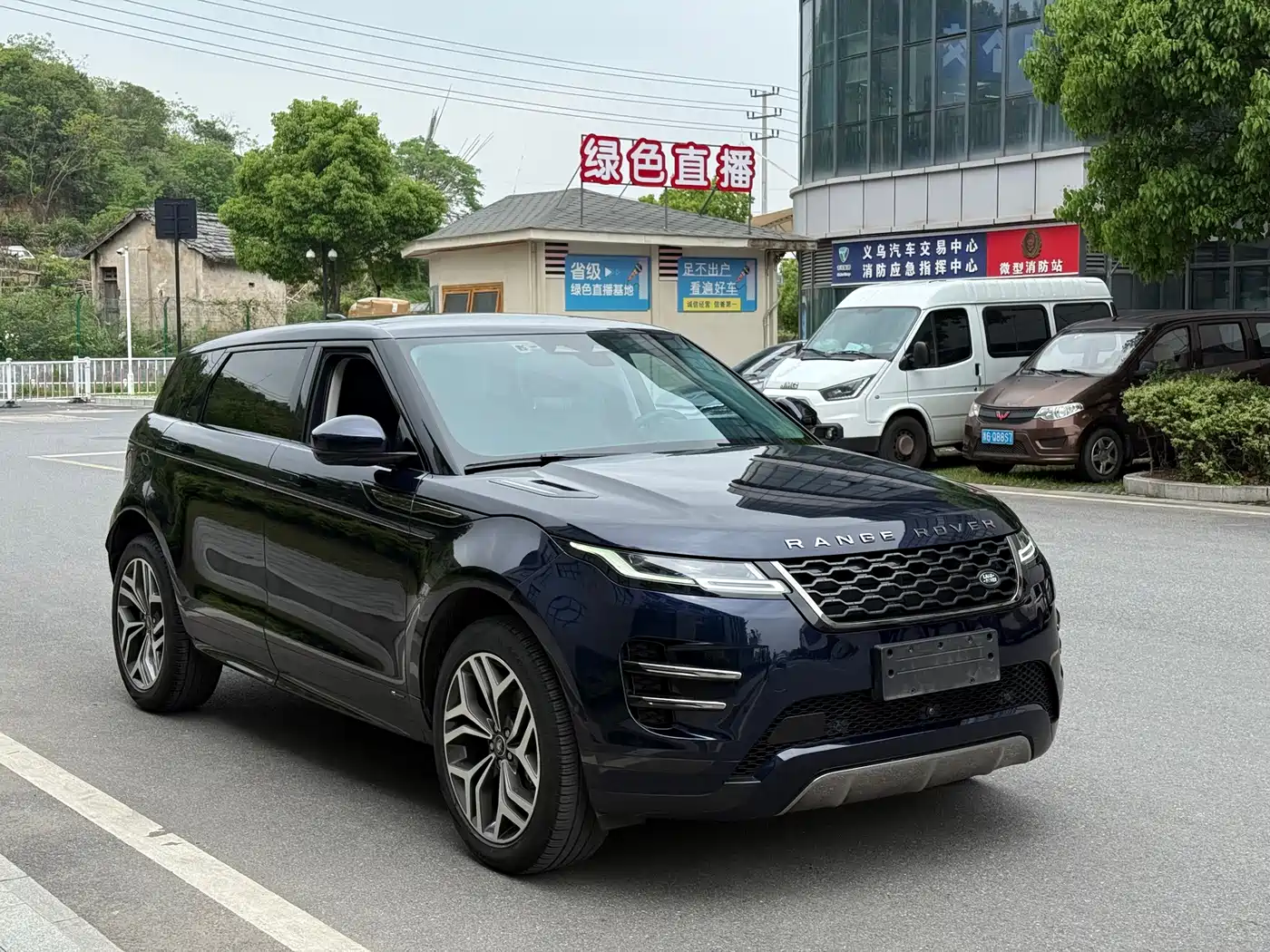 Land Rover Range Rover Evoque 2021 Range Rover Evoque L 249PS R-Dynamic SE Luxury Edition фото 3