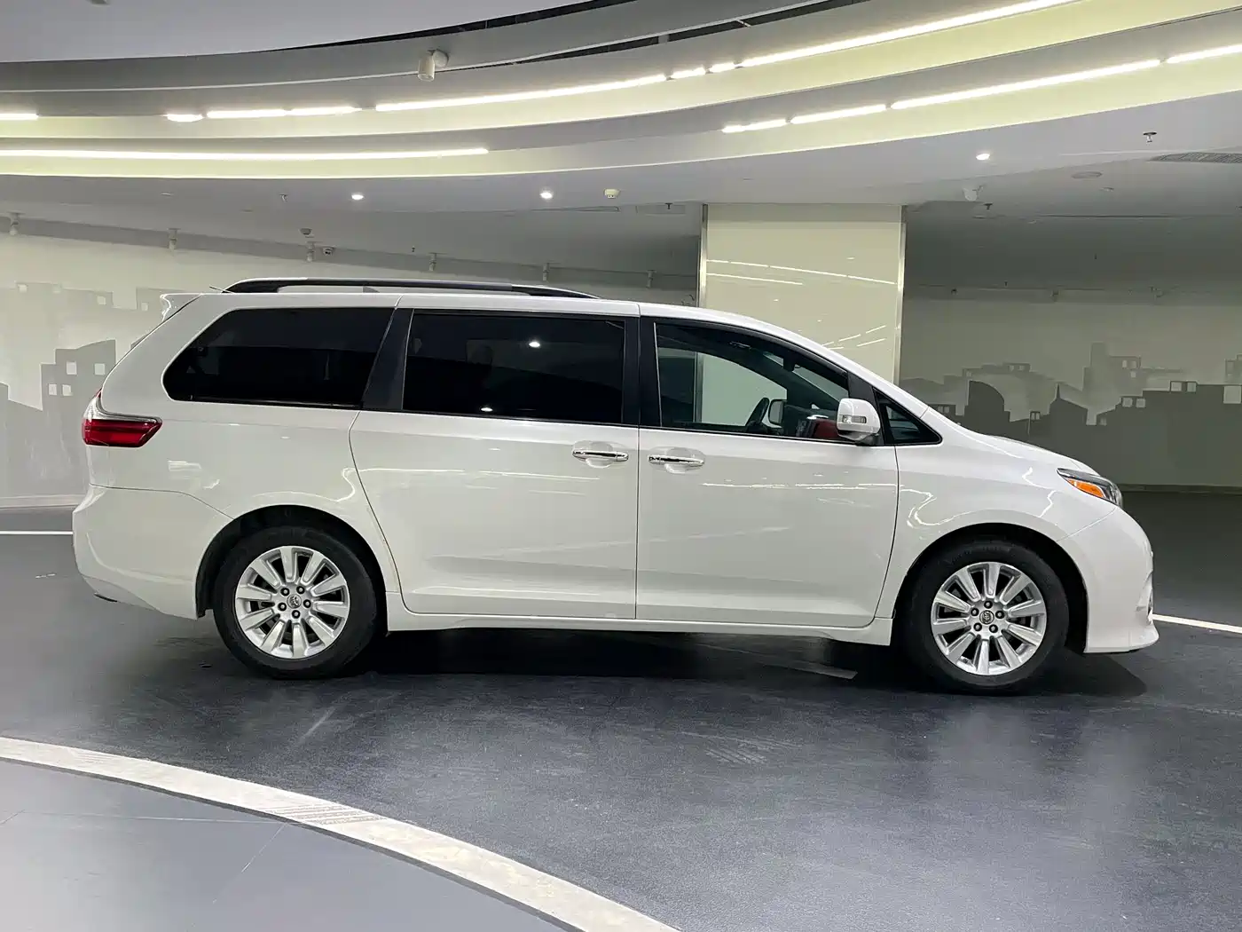 Toyota Sienna 2015 3.5L 4WD L фото 7