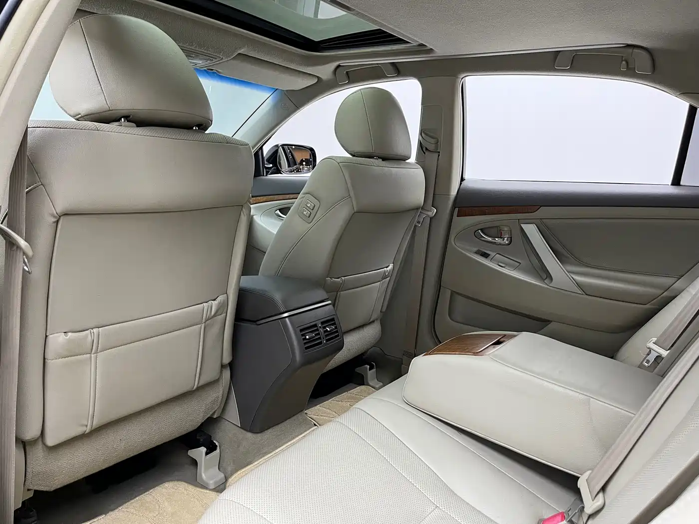Фото 7 - Toyota Camry