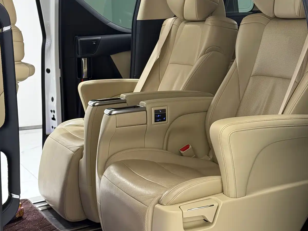 Toyota Alphard 2021 Hybrid 2.5L Luxury фото 9