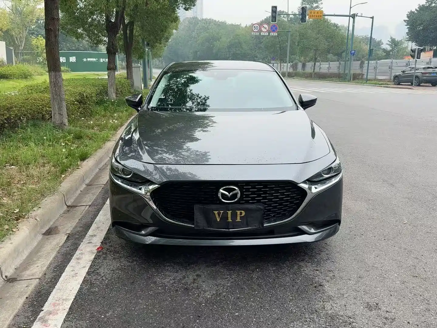 Photo 2 - Mazda Mazda 3