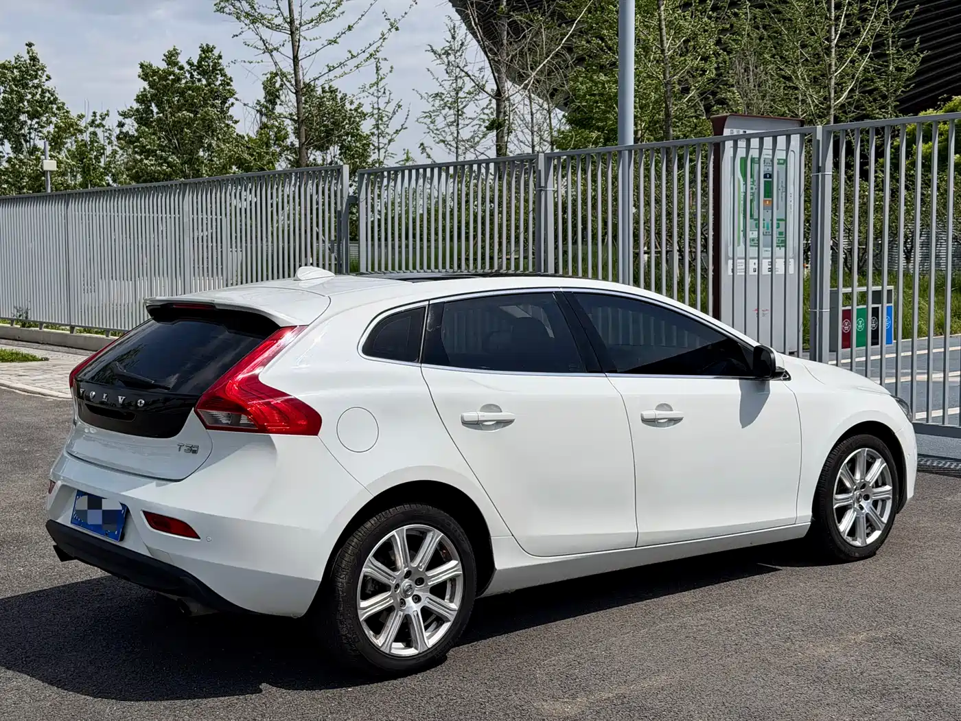 Volvo V40 2017 2017 T3 R-Design