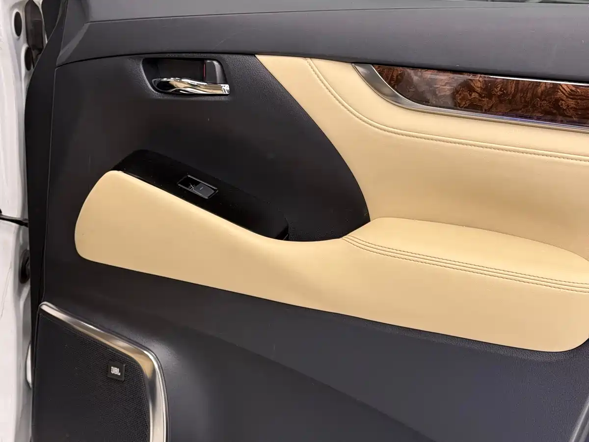 Toyota Alphard 2021 Hybrid 2.5L Luxury фото 13