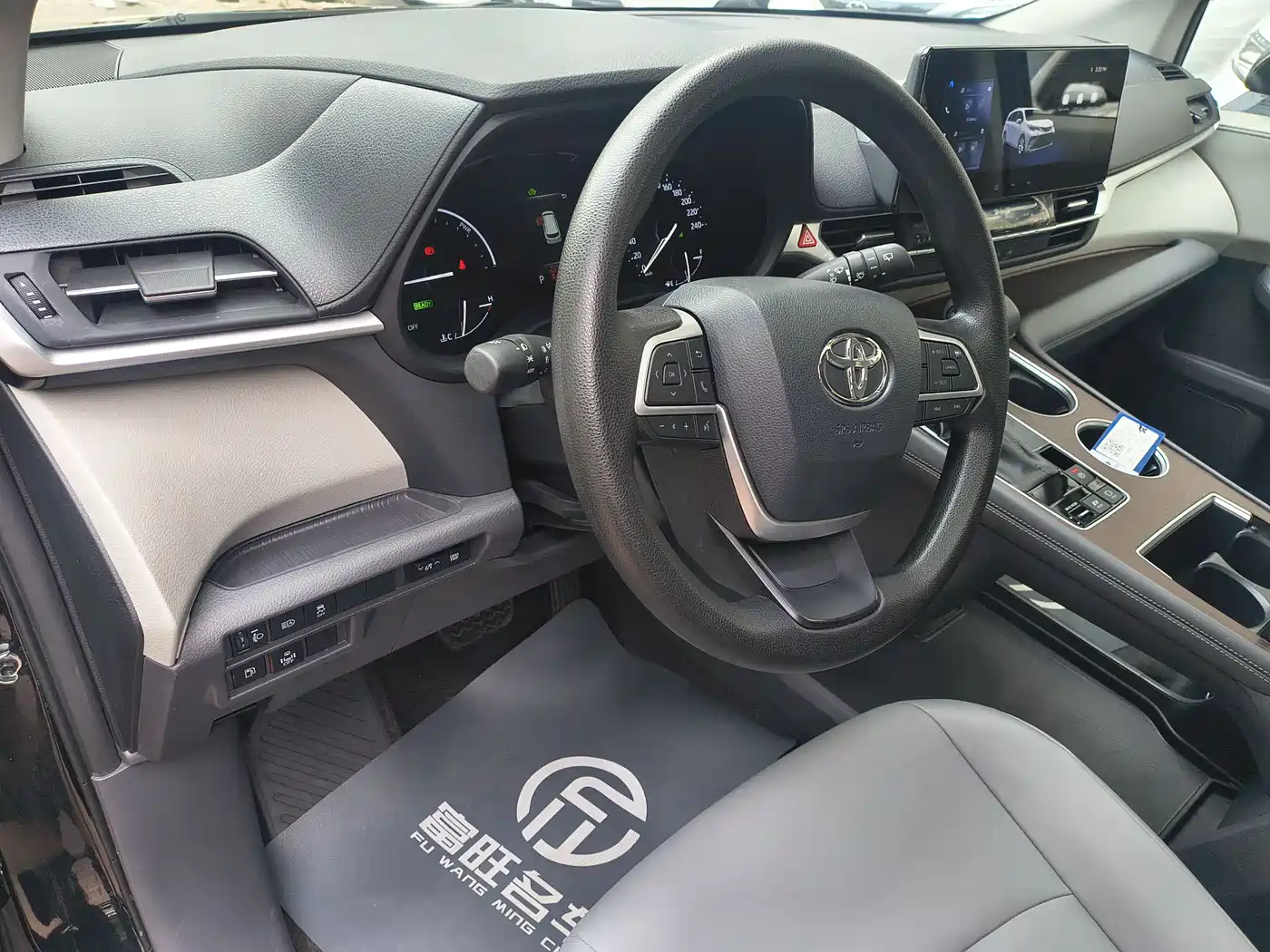 Toyota Granvia 2024 2.5L Hybrid Comfort фото 9