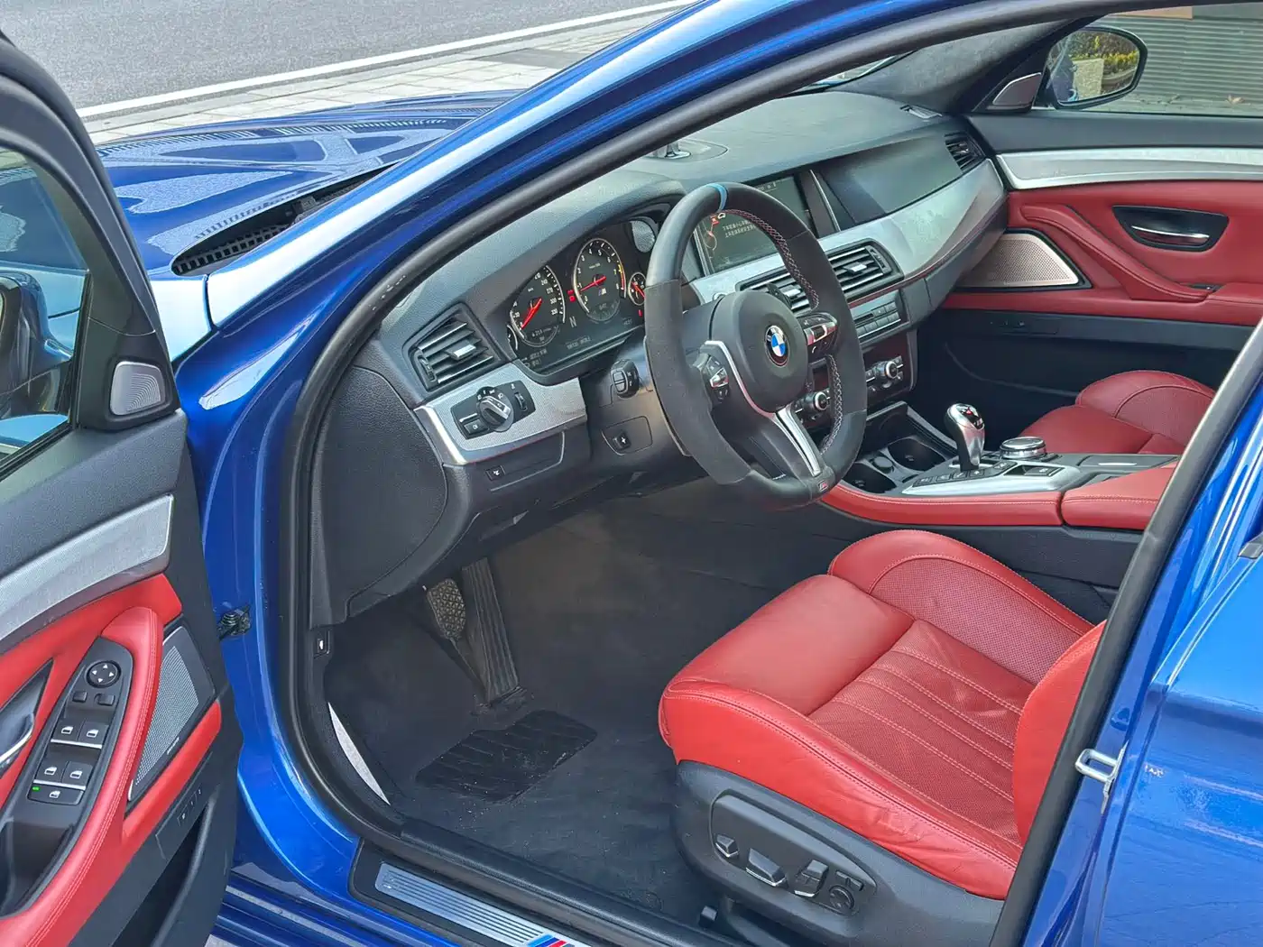 BMW M5 2014 M5 фото 10