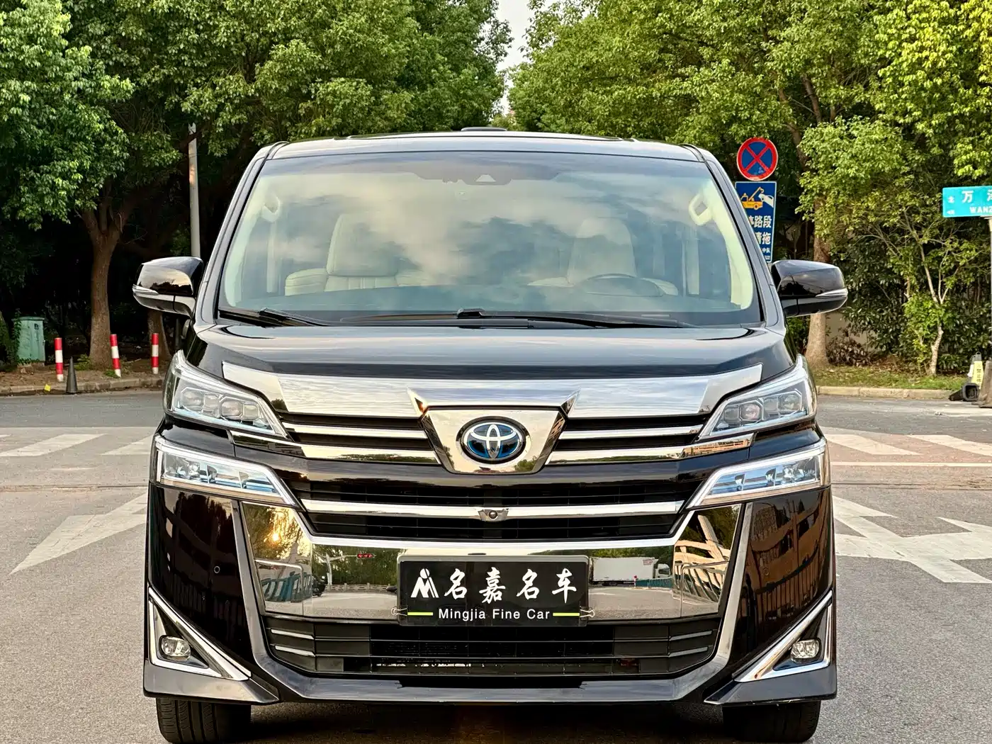Toyota Vellfire 2020 Twin Engine 2.5L HV Premium Edition фото 2