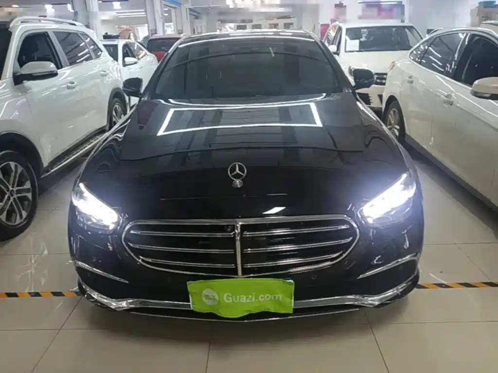 Фото 3 - Mercedes-Benz E-Class