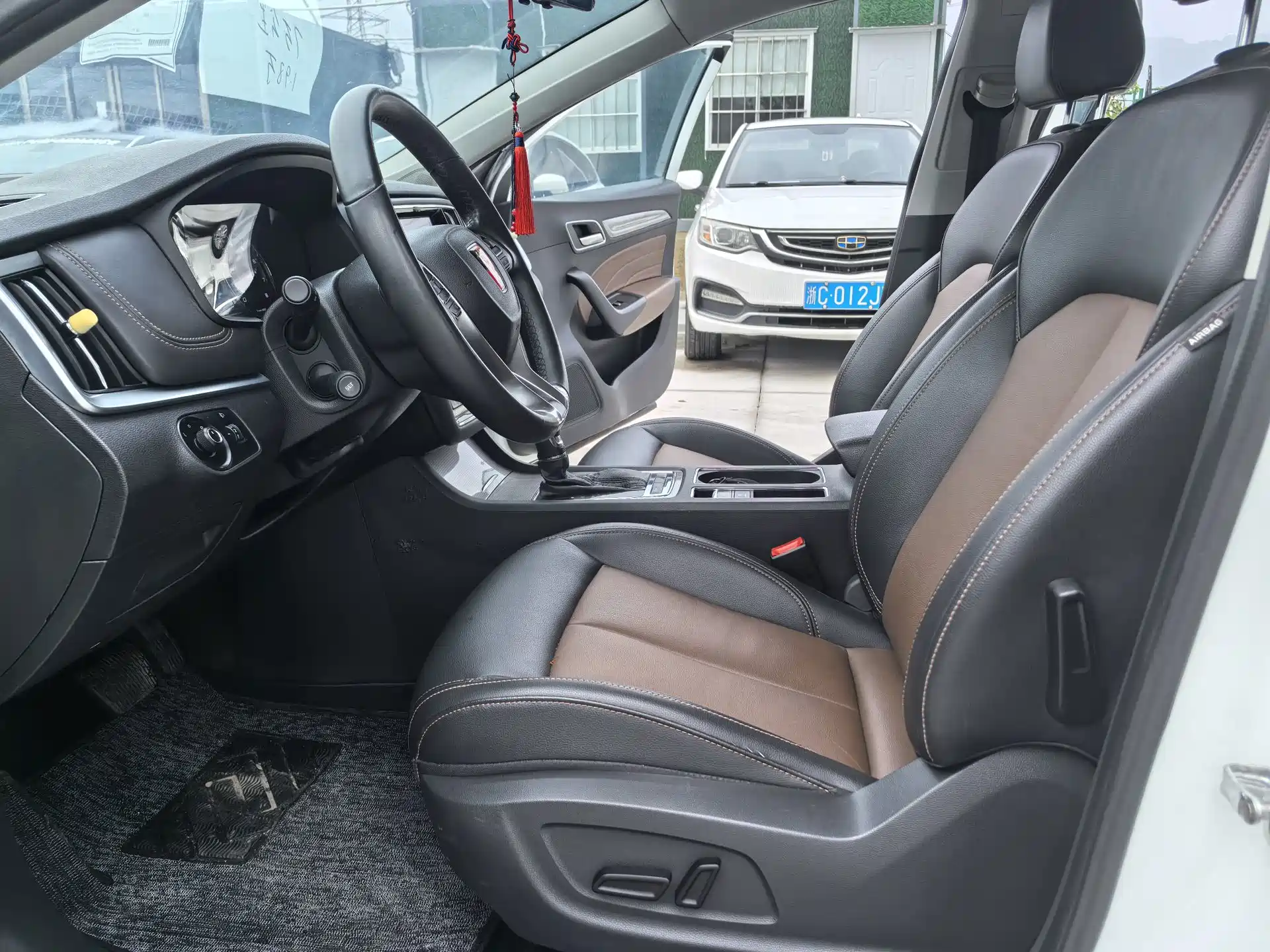 Фото 7 - Roewe i6