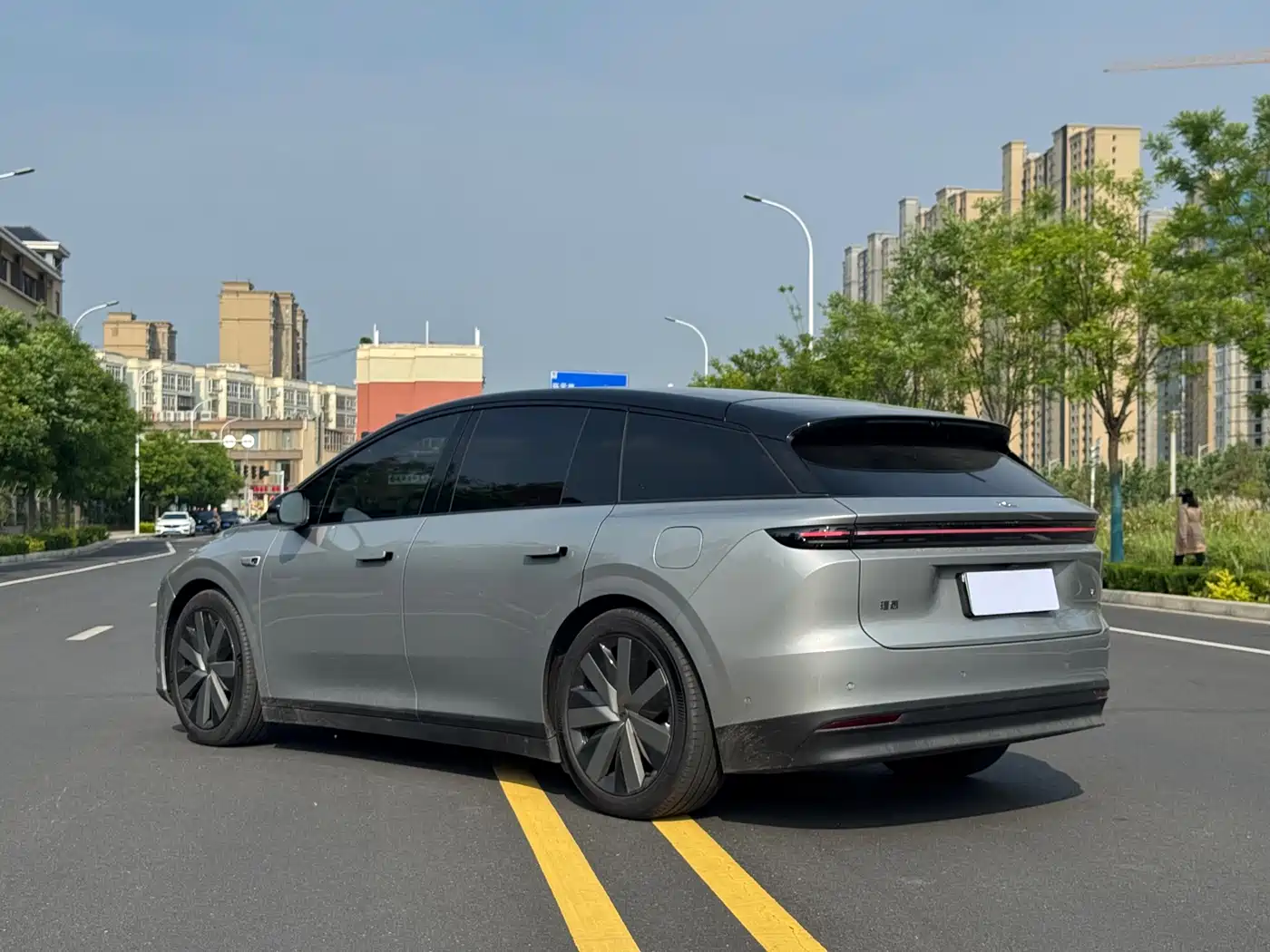 Li Auto i6 2025 4WD Base Model фото 7