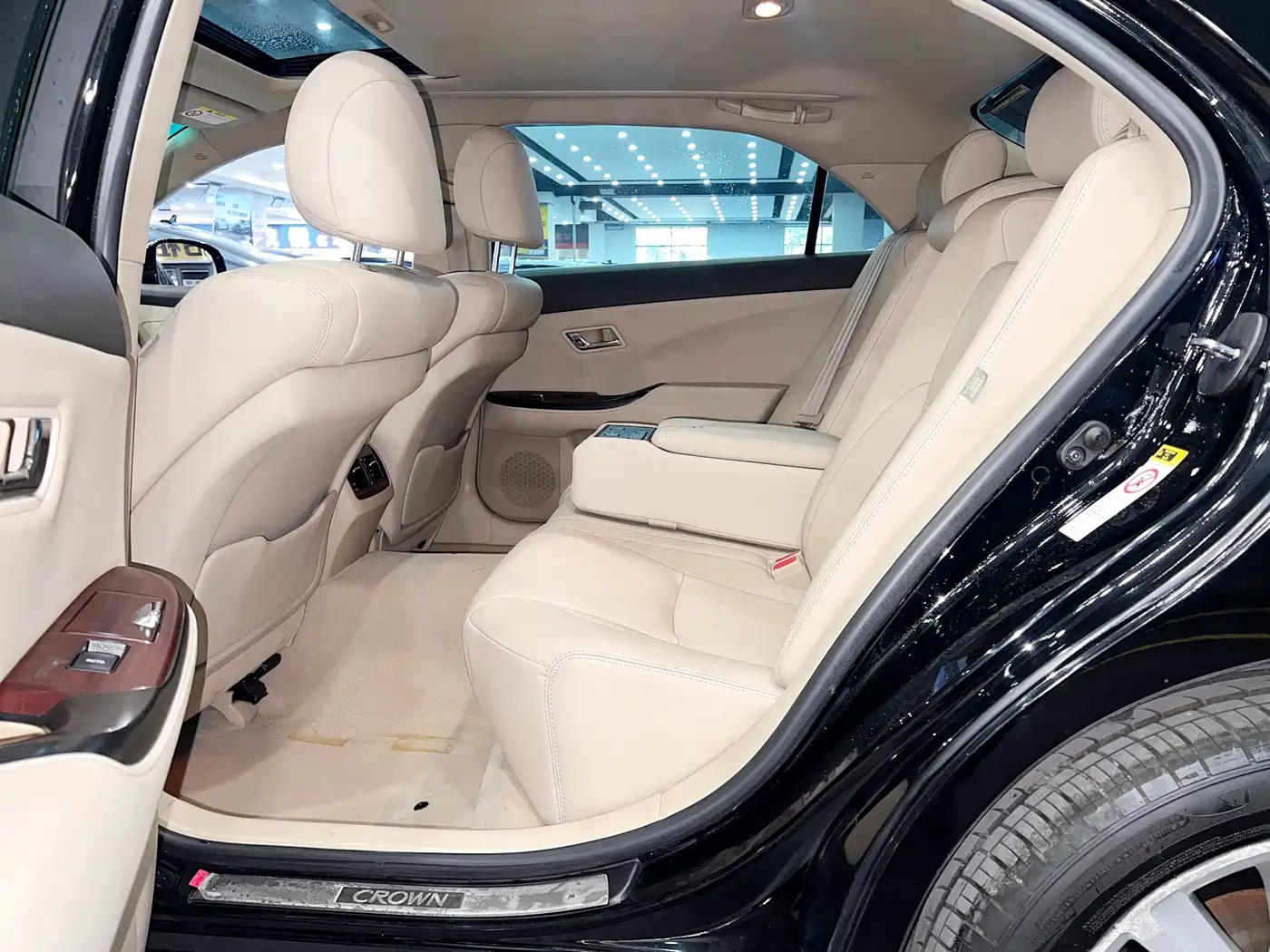 Toyota Crown 2010 2.5L Royal Leather Sunroof Navigation фото 7
