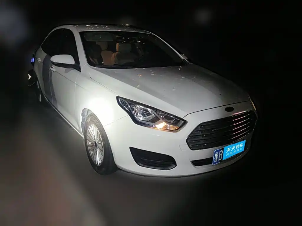 صورة 3 - Ford Escort