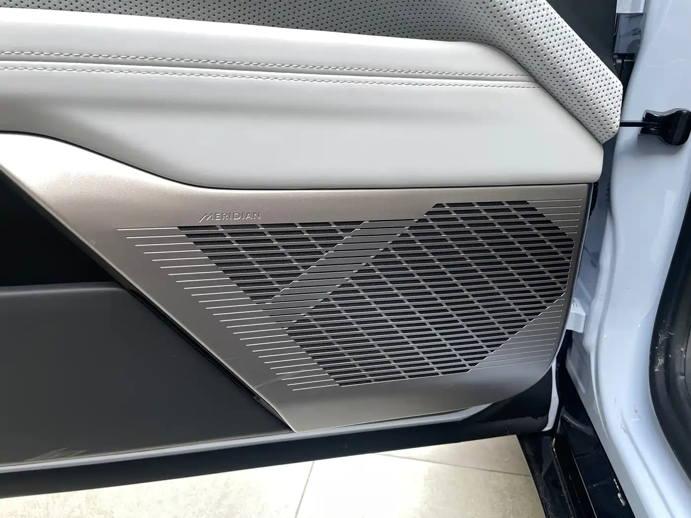 HiPhi Z 2023 5-Seater фото 12