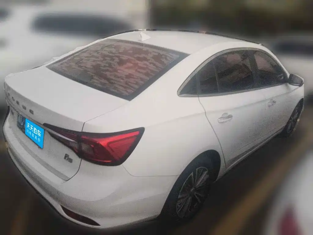 صورة 2 - Roewe i5