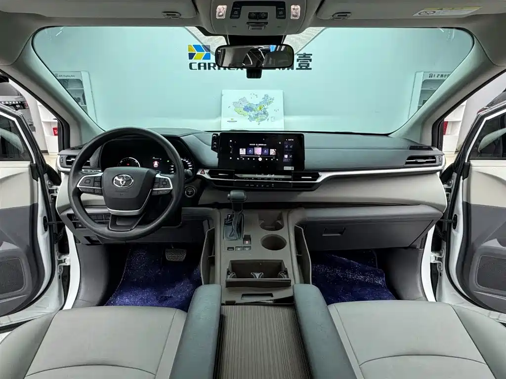 Toyota Granvia 2024 2.5L Hybrid Comfort фото 9