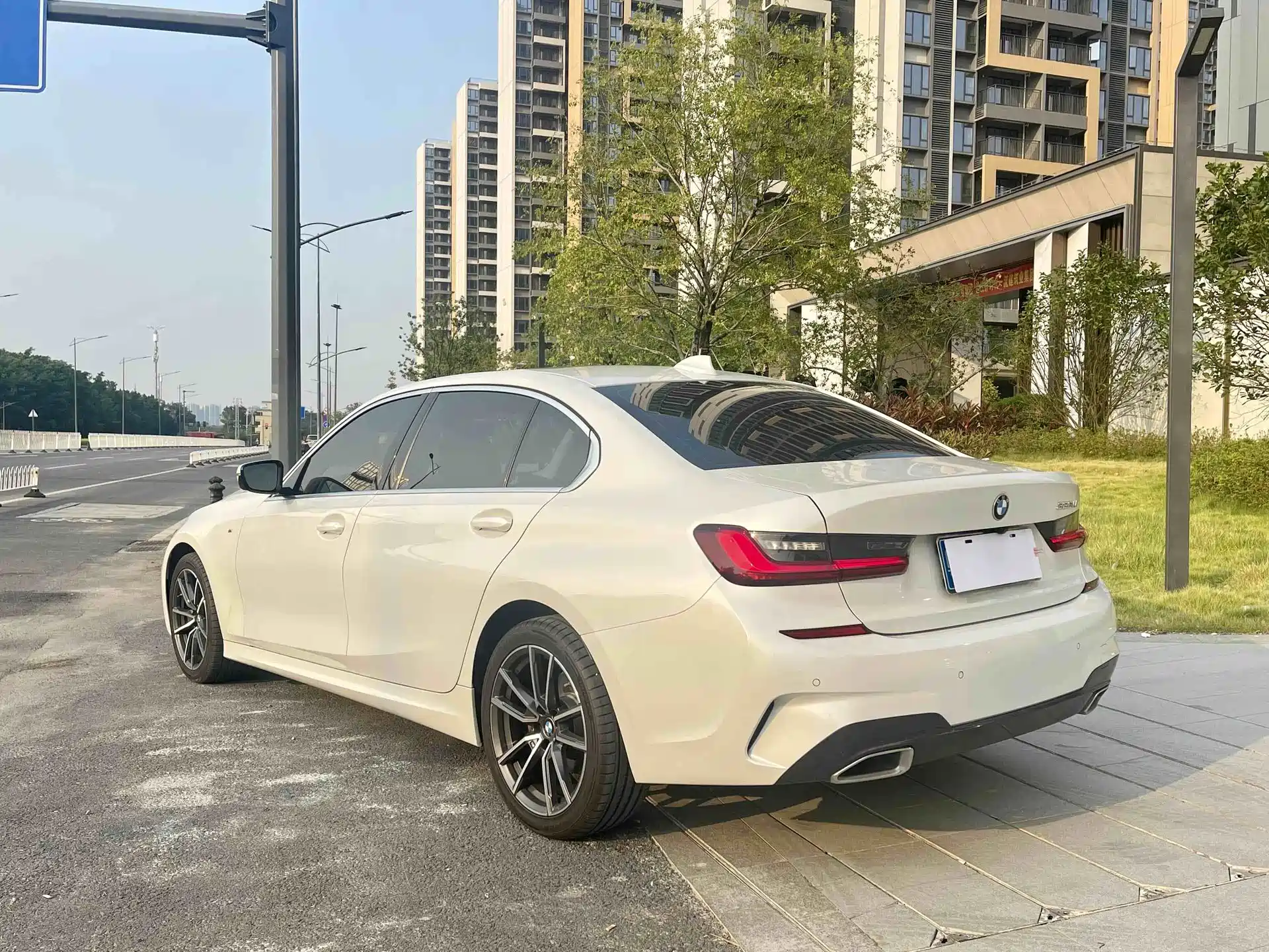 Photo 4 - BMW 3 Series