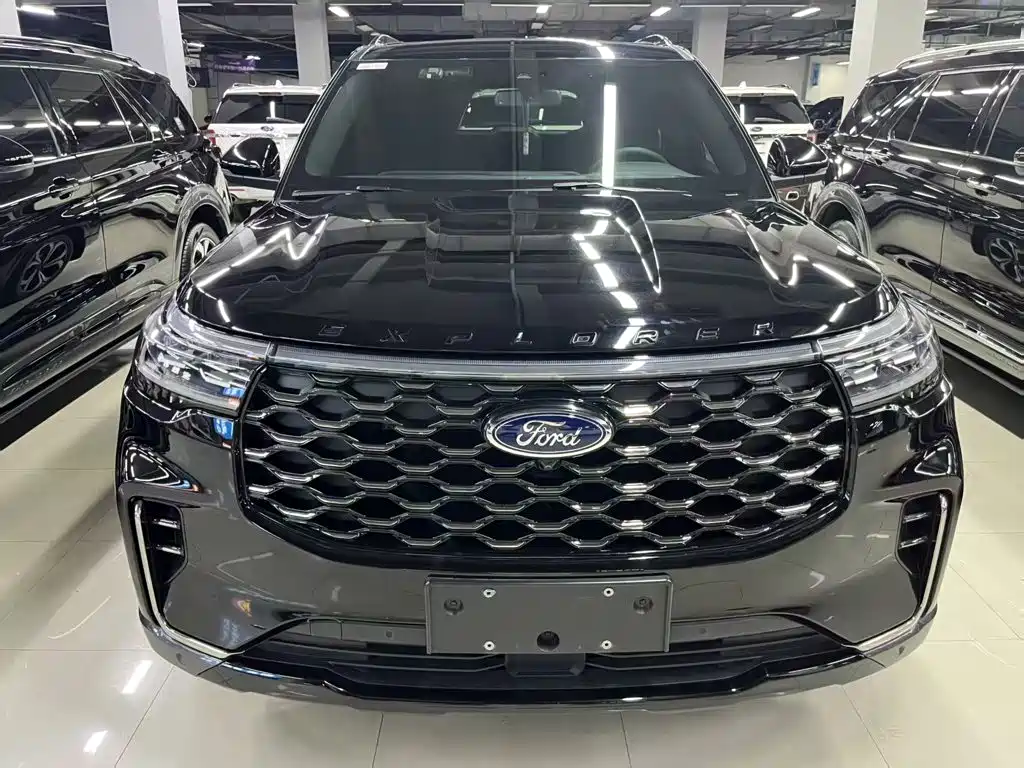 Photo 7 - Ford Explorer