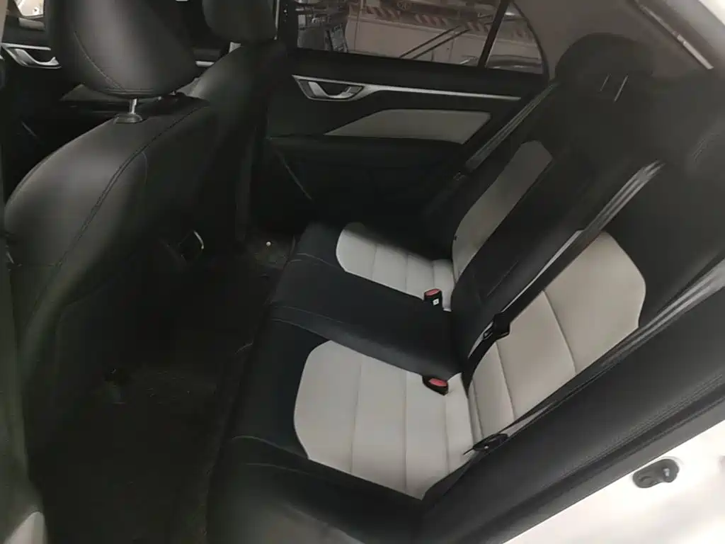 Фото 17 - Geely Vision