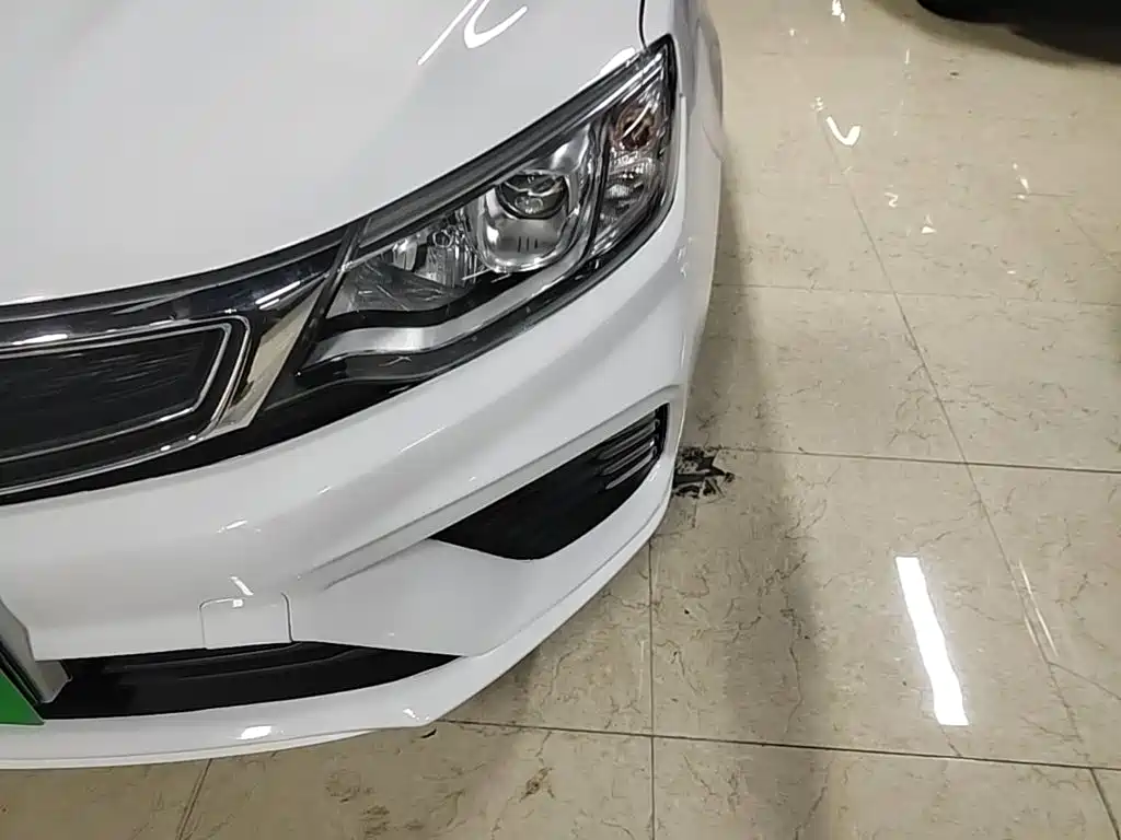 Фото 24 - Geely Vision