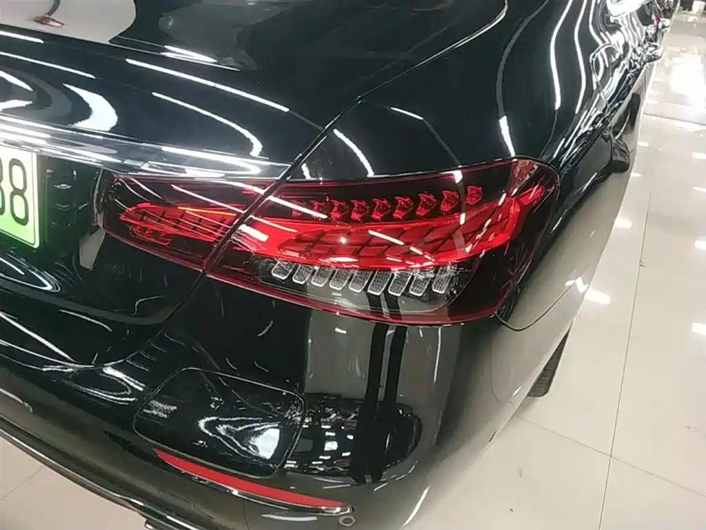 Mercedes-Benz E-Class New Energy 2022 Facelift E 350 e L Plug-in Hybrid Sedan фото 8