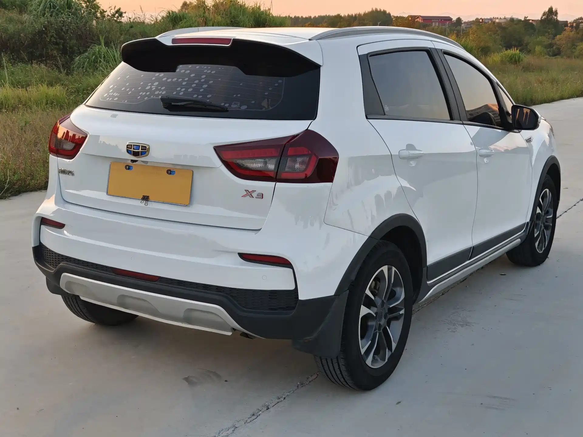 Фото 7 - Geely Vision X3