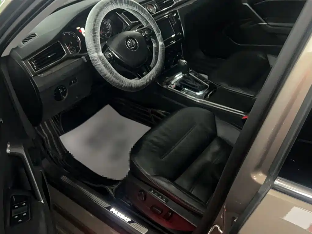 Volkswagen Passat 2016 330TSI DSG Executive Edition фото 8