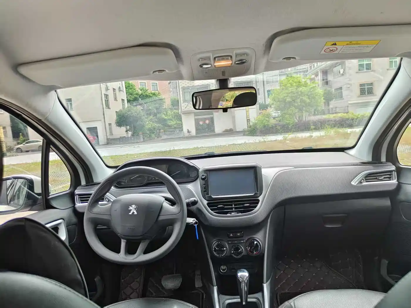 Peugeot 2008 2014 1.6L Automatic Trend Edition фото 10