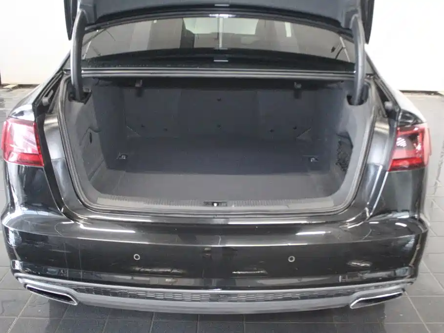 Фото 7 - Audi A6L