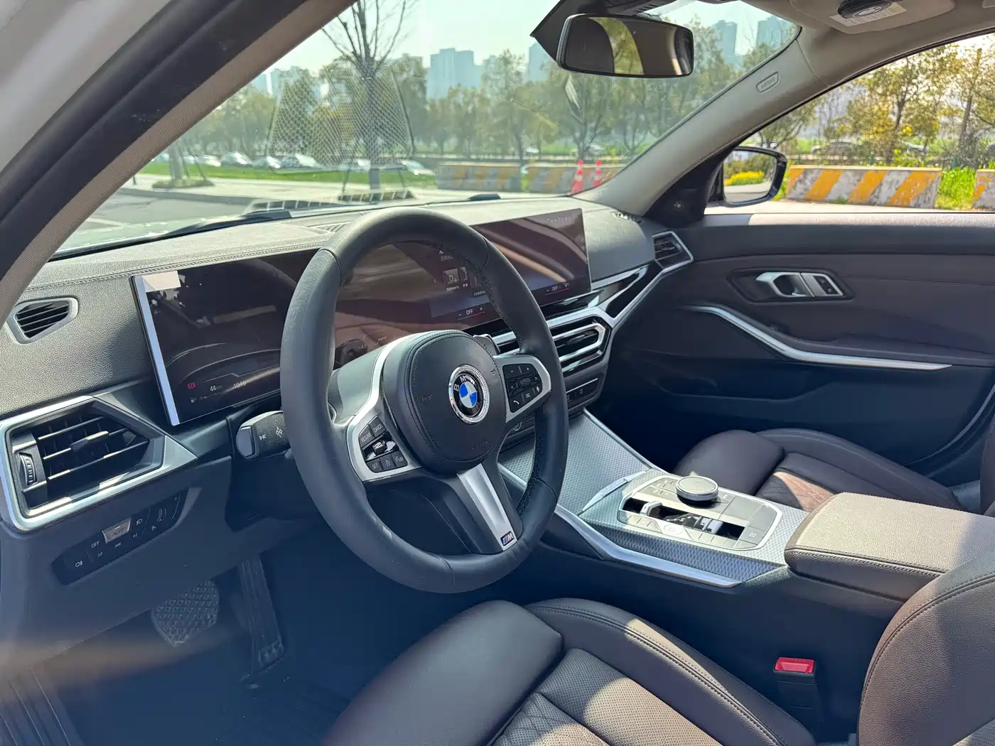 BMW 3 Series 2023 325Li M Sport Black Night Package фото 9