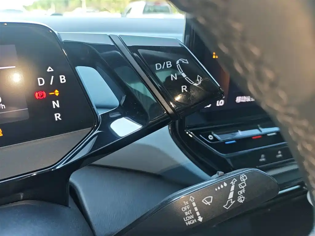 Volkswagen ID.4 X 2023 Pure Long Range Edition фото 14