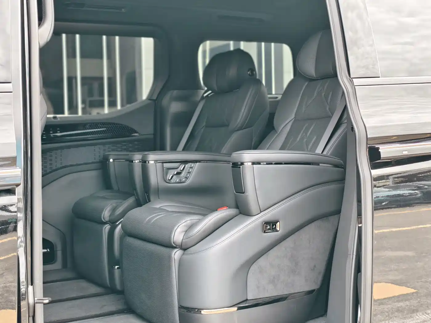 ZEEKR 009 2026 2024 7-Seat Aisle Version 108kWh