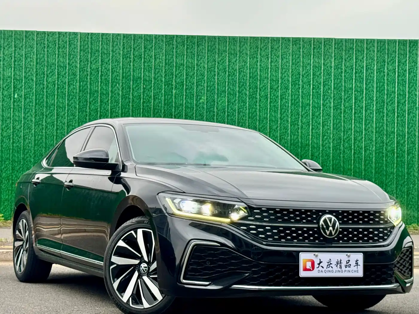 Volkswagen Passat 2022 330TSI Starlight Elite Edition фото 3