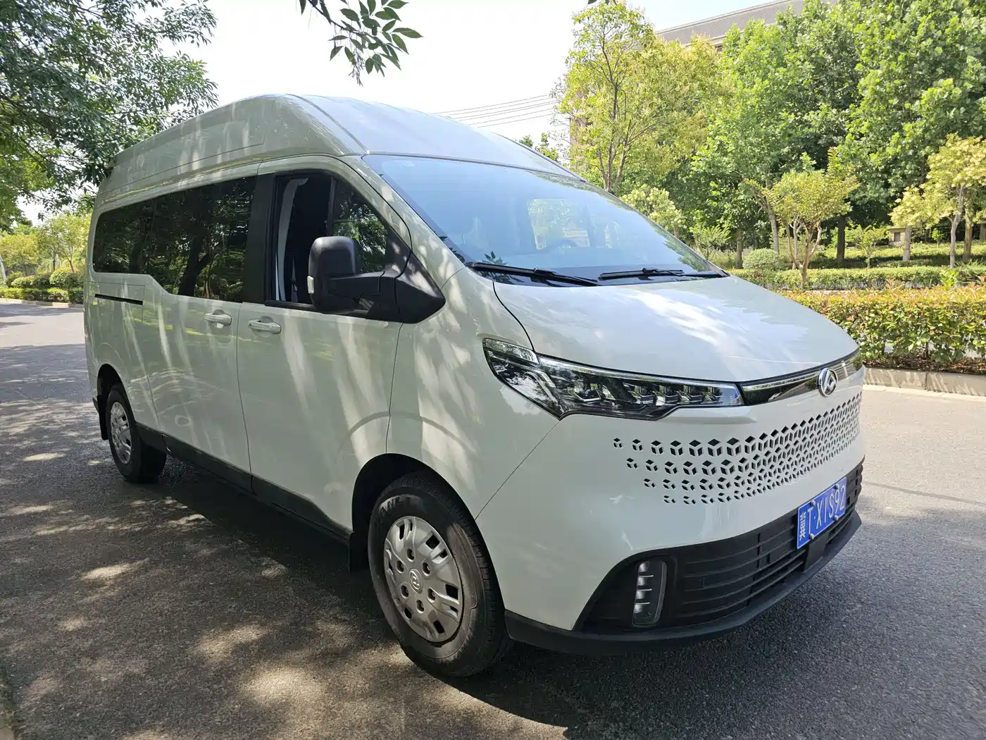 SAIC Maxus Xintu V70 2024 2023 Model 2.0T Elite Edition Automatic Long Wheelbase Medium Roof 6/7-Seater