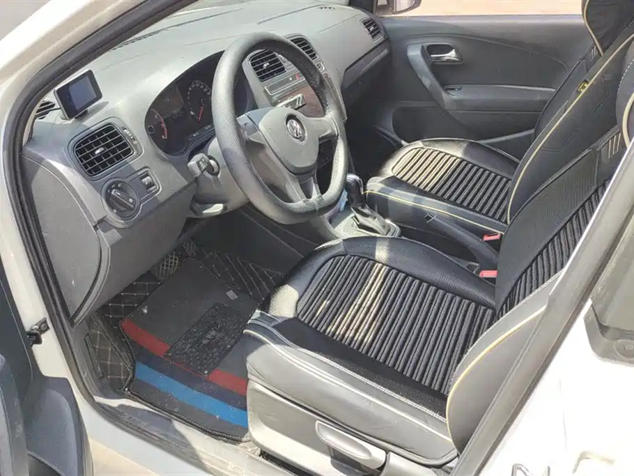 Volkswagen Polo 2016 1.4L Automatic Trend фото 9