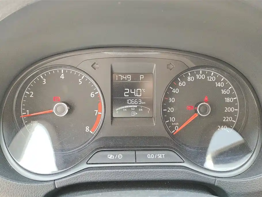 Volkswagen Polo 2016 1.4L Automatic Trend фото 14