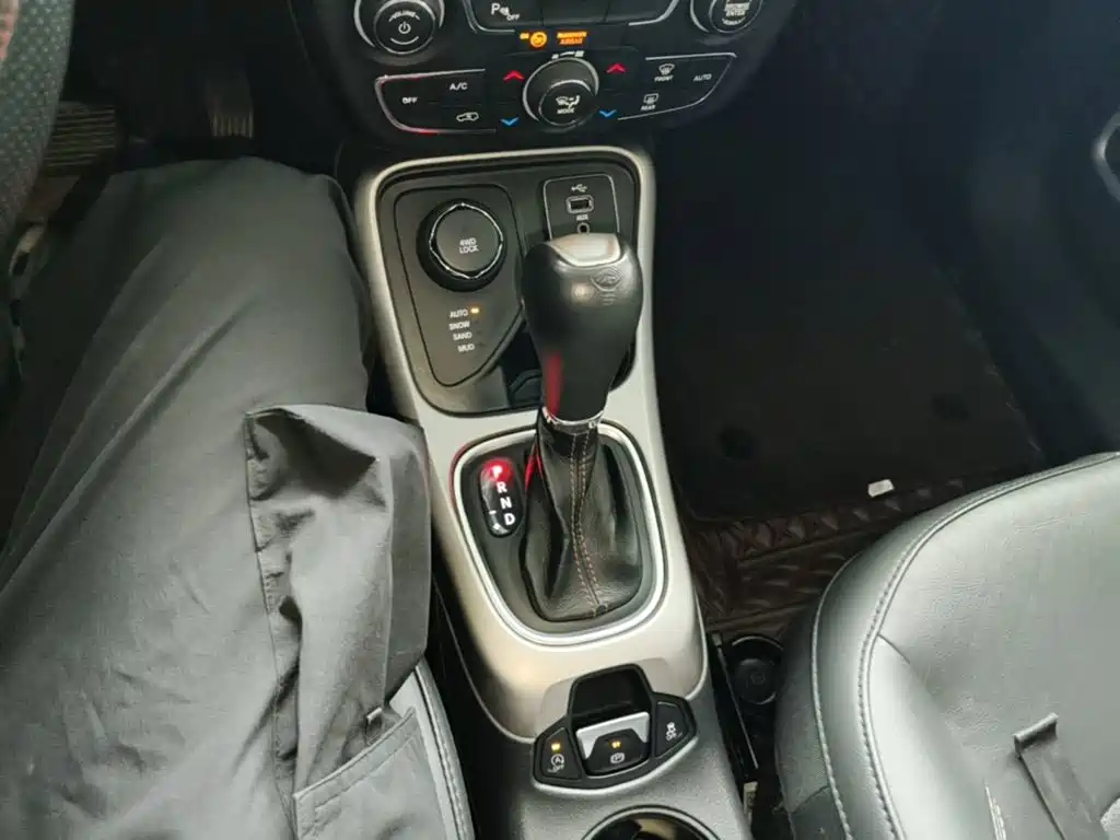 Фото 14 - Jeep Compass