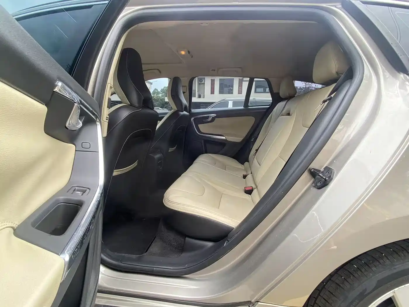 Фото 13 - Volvo V60