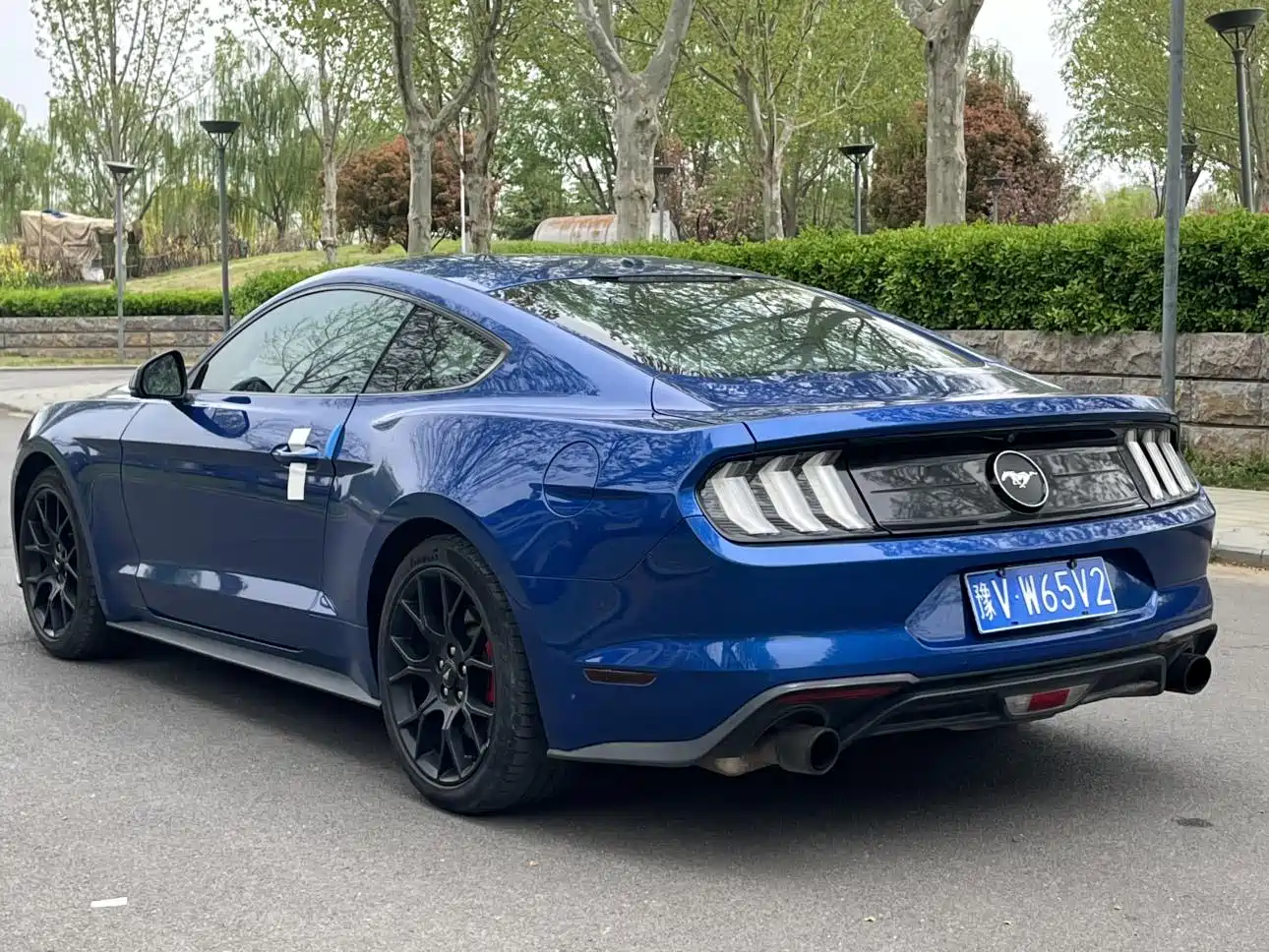 FORD MUSTANG
