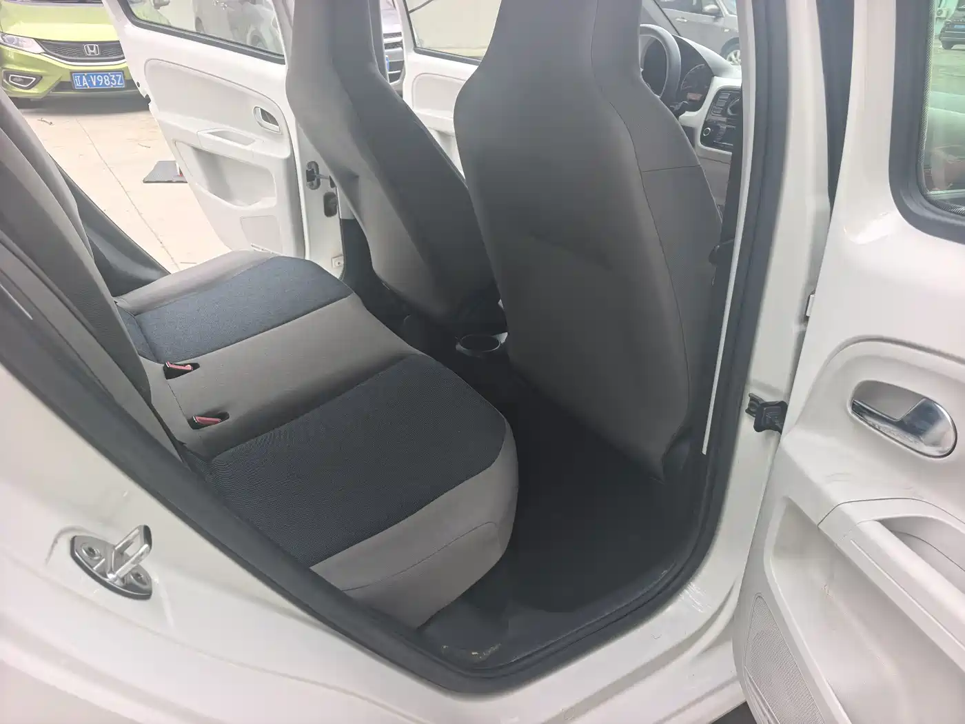 Фото 12 - Volkswagen up!