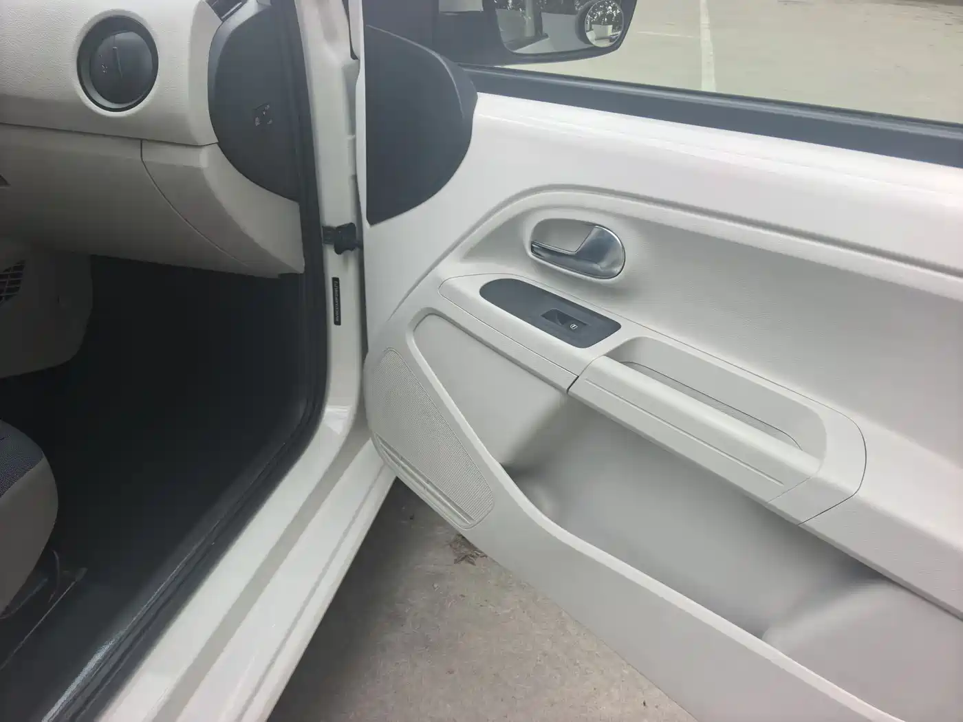 Фото 6 - Volkswagen up!